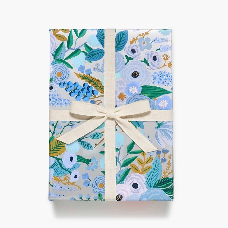 Papier d’emballage motif garden party bleu glacial de Rifle Paper