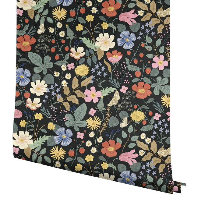 papier peint Rifle Paper co. champs de fraises noir