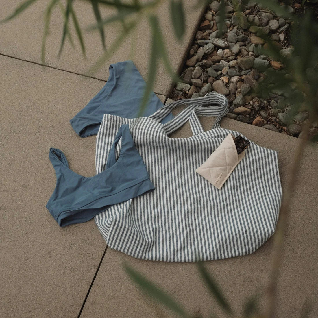 Fourre-tout de plage - Rayures bleues | Dans le sac