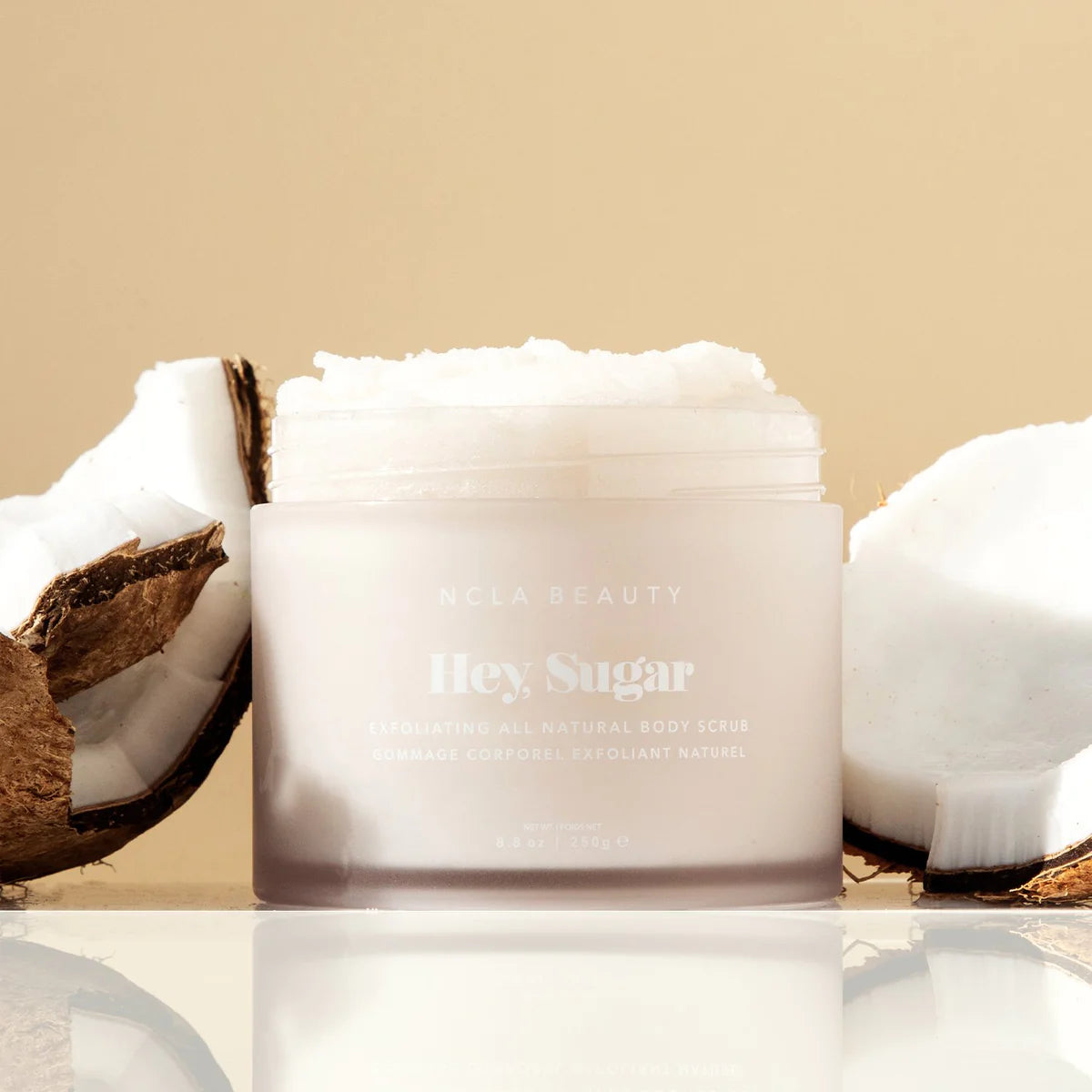 Exfoliant hydratant pour le corps de NCLA Beauty odeur vanille et noix de coco 