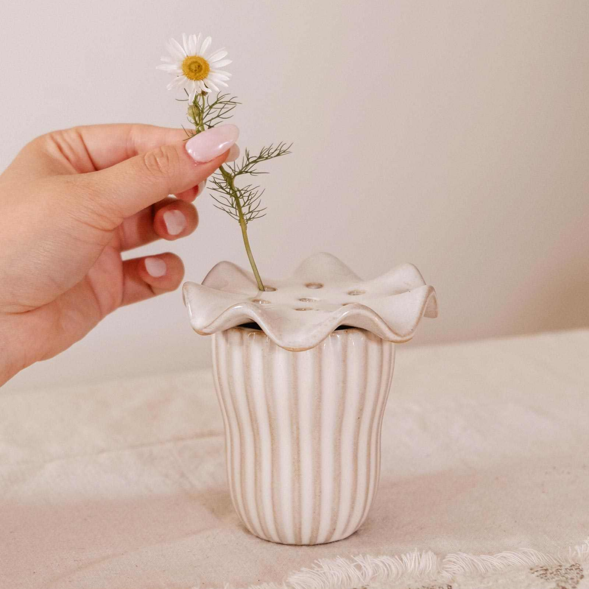 Pique-fleurs cannelé - Glaçure réactive | Mimi & August