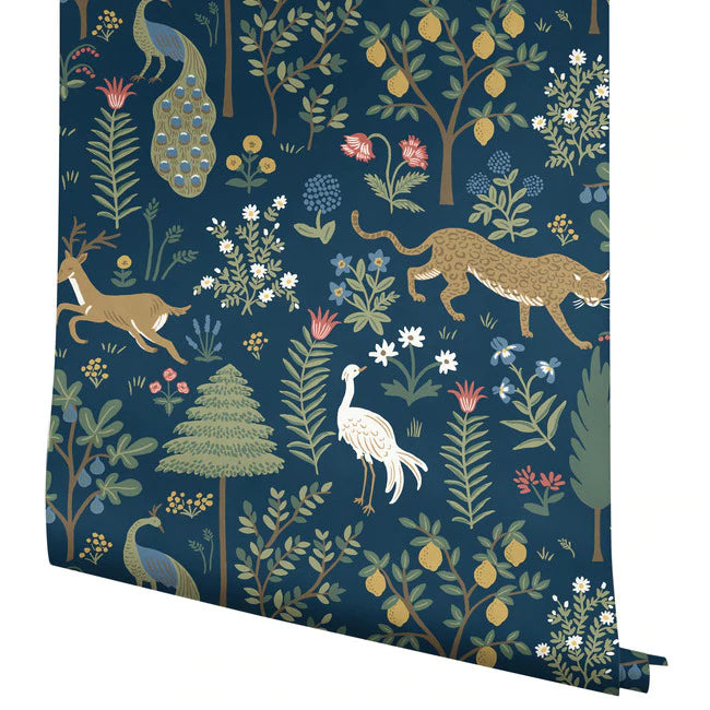 papier peint Rifle Paper co. Menagerie bleu marine